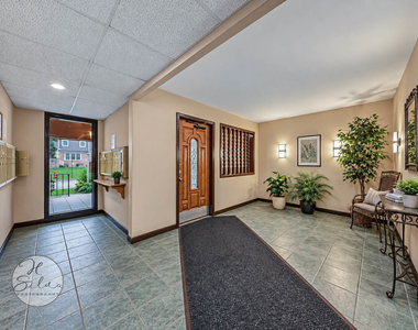 131 W Ellis Avenue - Photo Thumbnail 2
