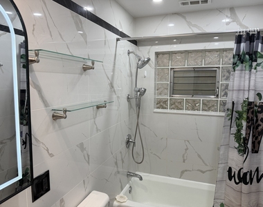 2605 N 76th Avenue - Photo Thumbnail 6