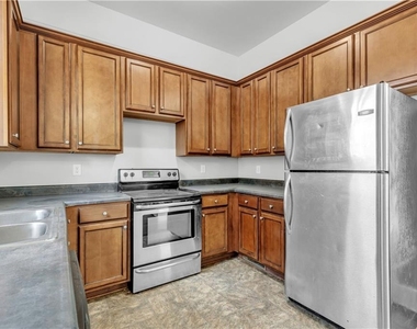 94 Lucy Street Se - Photo Thumbnail 7
