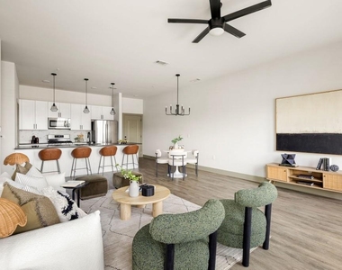 764 Memorial Drive Se - Photo Thumbnail 3