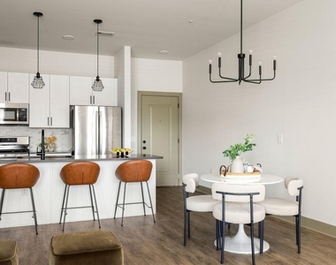 764 Memorial Drive Se - Photo Thumbnail 4