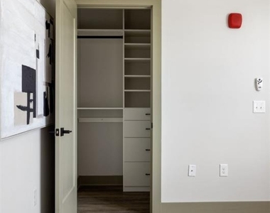 764 Memorial Drive Se - Photo Thumbnail 17