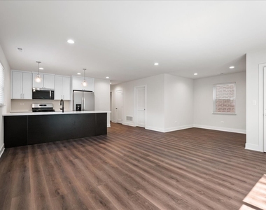2314 W Arthur Avenue - Photo Thumbnail 2