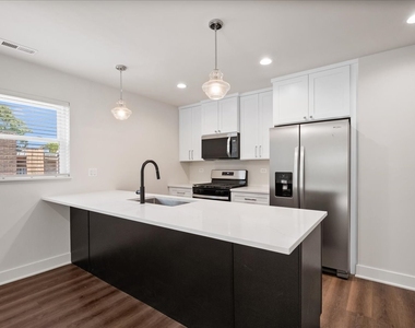 2314 W Arthur Avenue - Photo Thumbnail 3