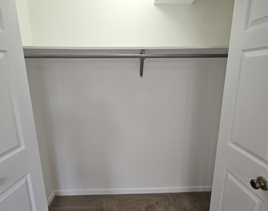 2250 N Lincoln Avenue - Photo Thumbnail 10