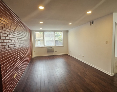 2250 N Lincoln Avenue - Photo Thumbnail 5