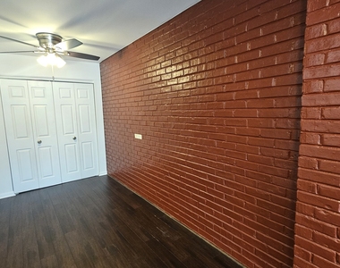 2250 N Lincoln Avenue - Photo Thumbnail 6