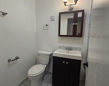2250 N Lincoln Avenue - Photo Thumbnail 2