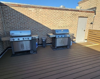 2250 N Lincoln Avenue - Photo Thumbnail 14