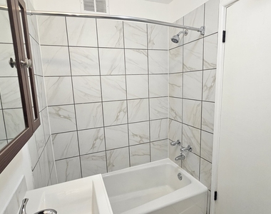2250 N Lincoln Avenue - Photo Thumbnail 3