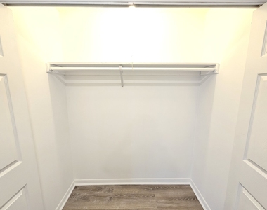 2250 N Lincoln Avenue - Photo Thumbnail 3