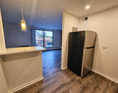 2250 N Lincoln Avenue - Photo Thumbnail 12
