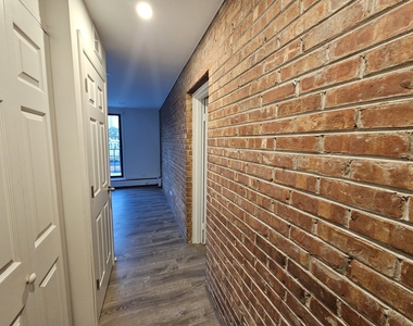 2250 N Lincoln Avenue - Photo Thumbnail 1