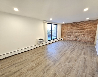 2250 N Lincoln Avenue - Photo Thumbnail 7
