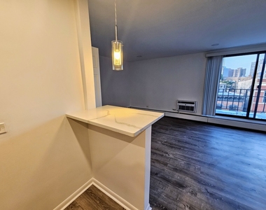 2250 N Lincoln Avenue - Photo Thumbnail 14