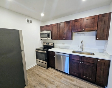 2250 N Lincoln Avenue - Photo Thumbnail 11