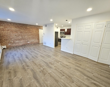 2250 N Lincoln Avenue - Photo Thumbnail 8