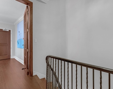 70 E Walton Street - Photo Thumbnail 10