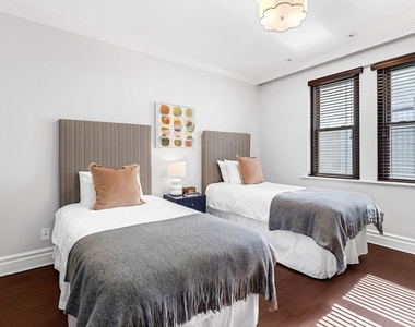 70 E Walton Street - Photo Thumbnail 13