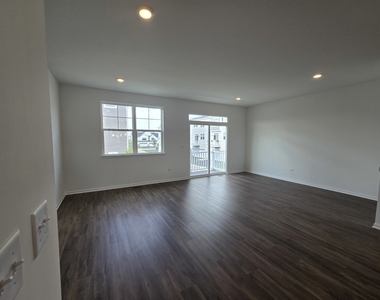 4509 Chelsea Manor Circle - Photo Thumbnail 8