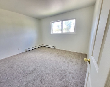 205 Marian Parkway - Photo Thumbnail 5
