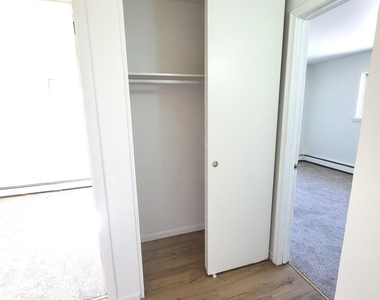 205 Marian Parkway - Photo Thumbnail 10