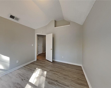 7010 Mahogany Drive - Photo Thumbnail 8