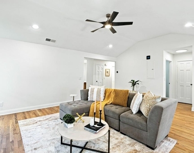 1113 Capital Club Circle Ne - Photo Thumbnail 6