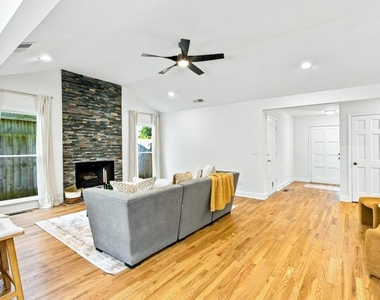 1113 Capital Club Circle Ne - Photo Thumbnail 7