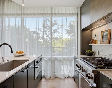 905 Juniper Street Ne - Photo Thumbnail 7