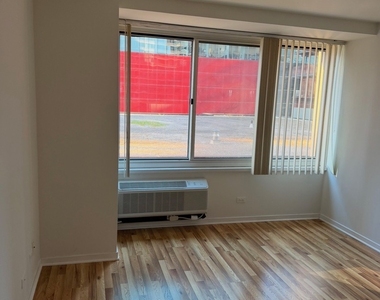 211 E Ohio Street - Photo Thumbnail 7