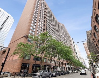 211 E Ohio Street - Photo Thumbnail 16