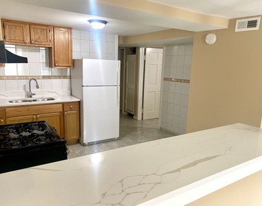 829 W 33rd Street - Photo Thumbnail 5