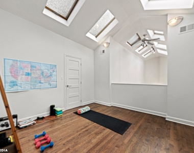 353 W Chicago Avenue - Photo Thumbnail 11