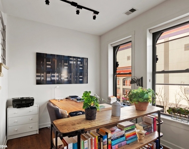 353 W Chicago Avenue - Photo Thumbnail 4