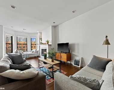 353 W Chicago Avenue - Photo Thumbnail 2