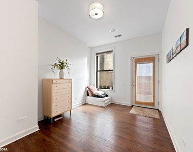353 W Chicago Avenue - Photo Thumbnail 8