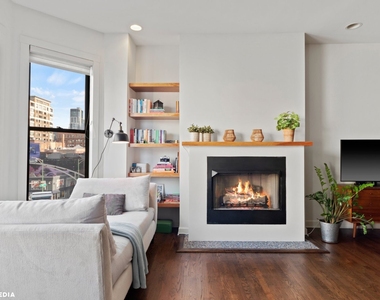 353 W Chicago Avenue - Photo Thumbnail 1