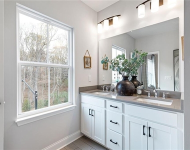 605 Tiller Way - Photo Thumbnail 9