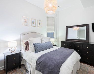 926 W Barry Avenue - Photo Thumbnail 7