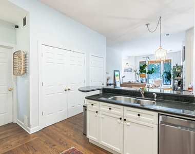 926 W Barry Avenue - Photo Thumbnail 3