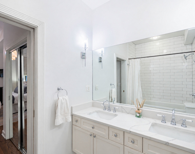 926 W Barry Avenue - Photo Thumbnail 11