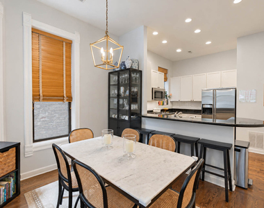 926 W Barry Avenue - Photo Thumbnail 4