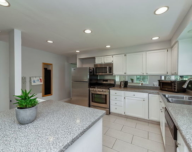 505 N Eagle Street - Photo Thumbnail 3