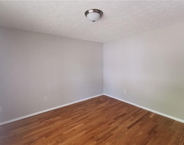 250 Sheringham Drive - Photo Thumbnail 15