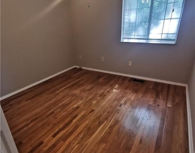 250 Sheringham Drive - Photo Thumbnail 16