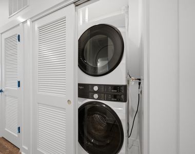1431 W Howard Street - Photo Thumbnail 7