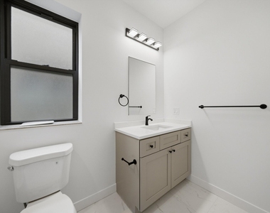 1431 W Howard Street - Photo Thumbnail 6
