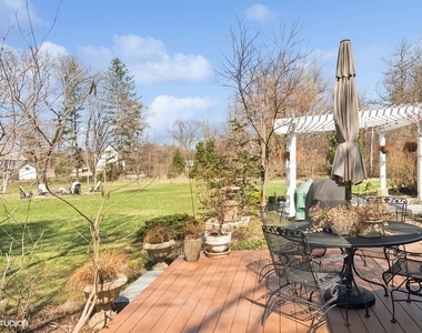 1674 Bowling Green Drive - Photo Thumbnail 17