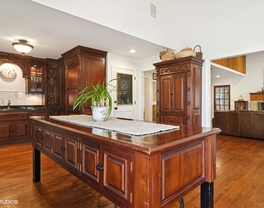1674 Bowling Green Drive - Photo Thumbnail 4